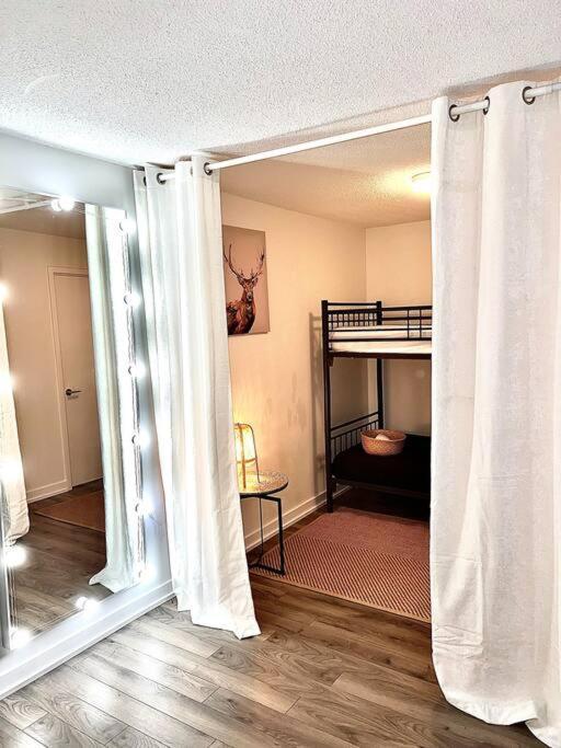 Stunning Condo Wit Amazing View 5Mins From Cntower Toronto Exterior photo
